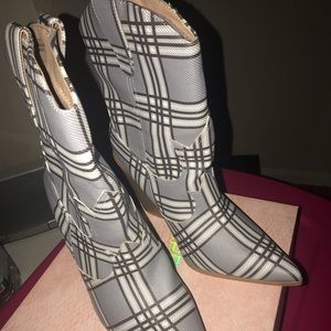 Cape Robbin Plaid size 10 cowgirl boots bnwb